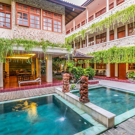 Catur Adi Putra Hotel Denpasa Buitenkant foto