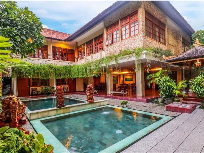 Catur Adi Putra Hotel Denpasa Buitenkant foto