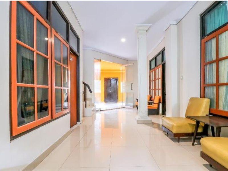 Catur Adi Putra Hotel Denpasa Buitenkant foto