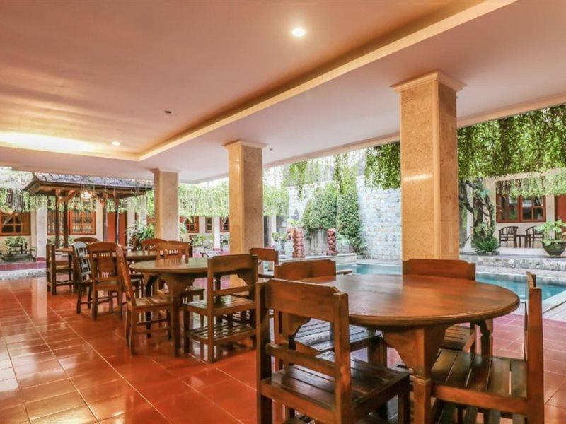 Catur Adi Putra Hotel Denpasa Buitenkant foto