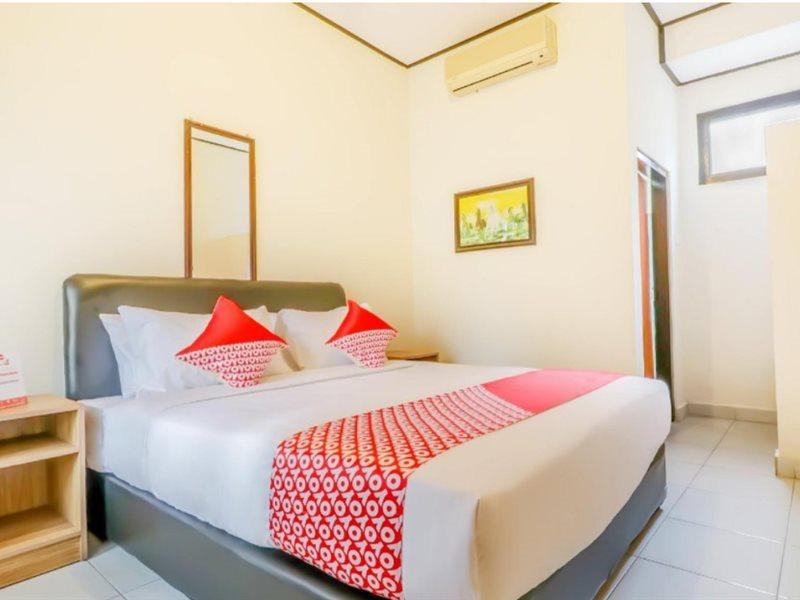 Catur Adi Putra Hotel Denpasa Buitenkant foto