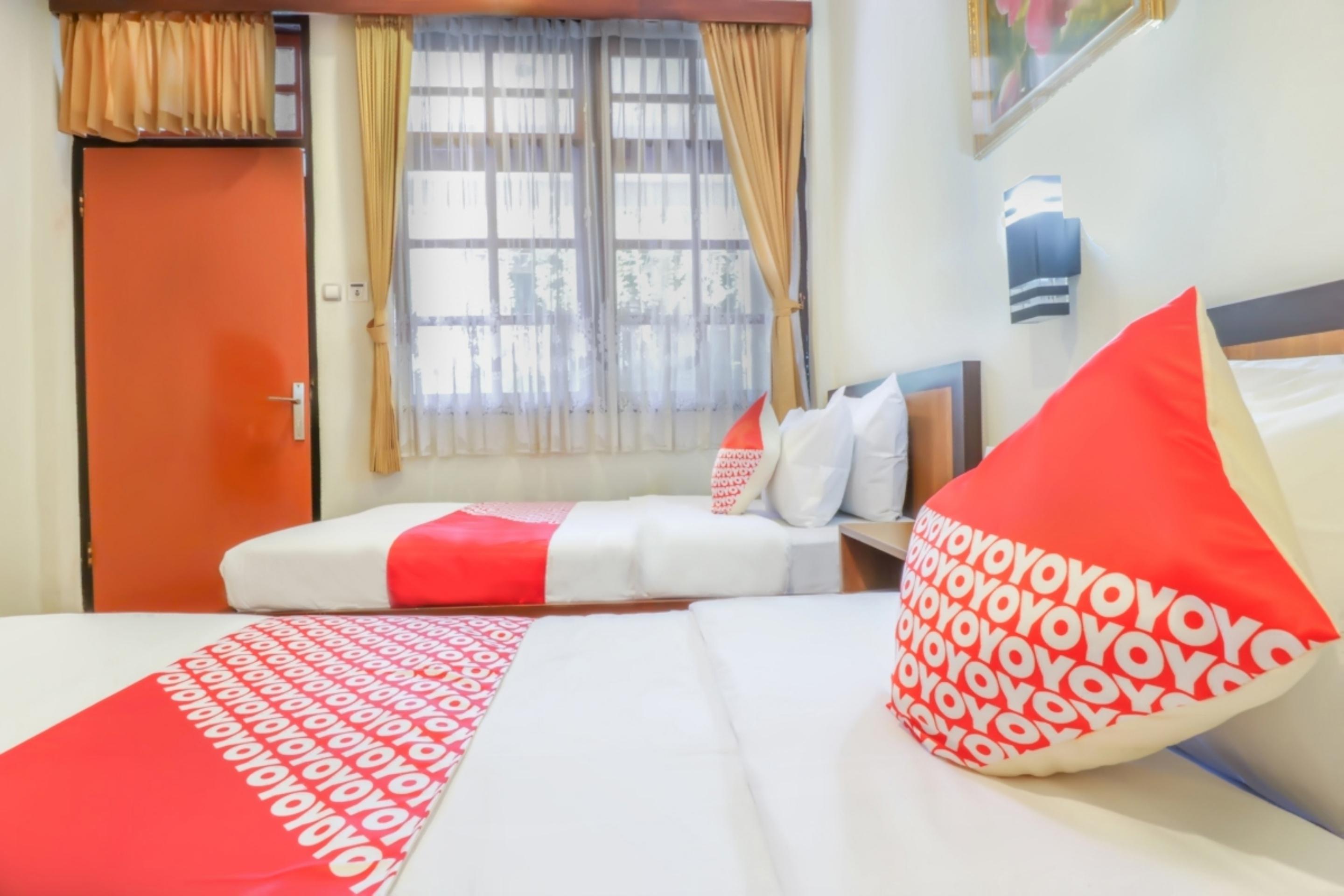 Catur Adi Putra Hotel Denpasa Buitenkant foto