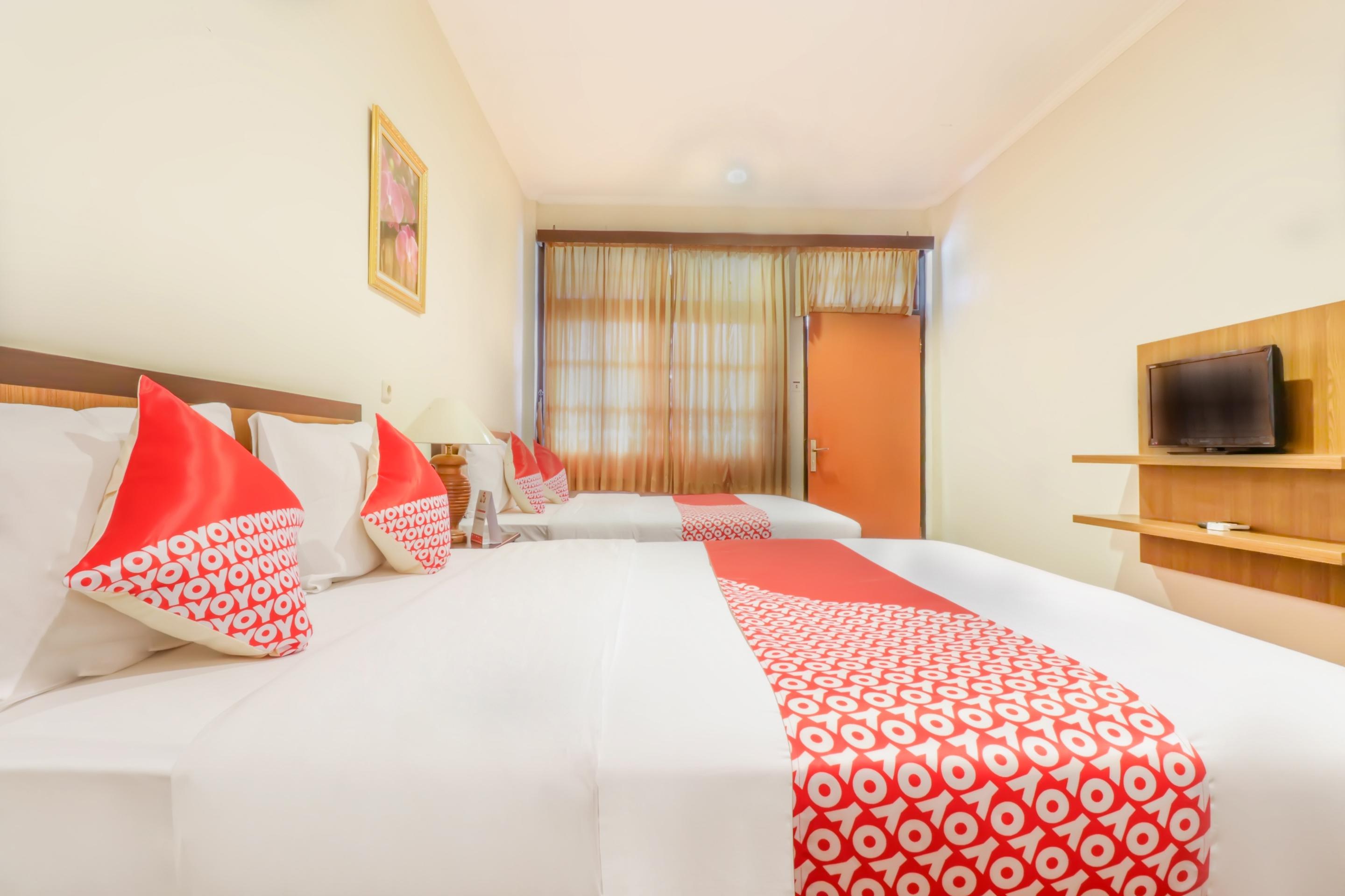 Catur Adi Putra Hotel Denpasa Buitenkant foto