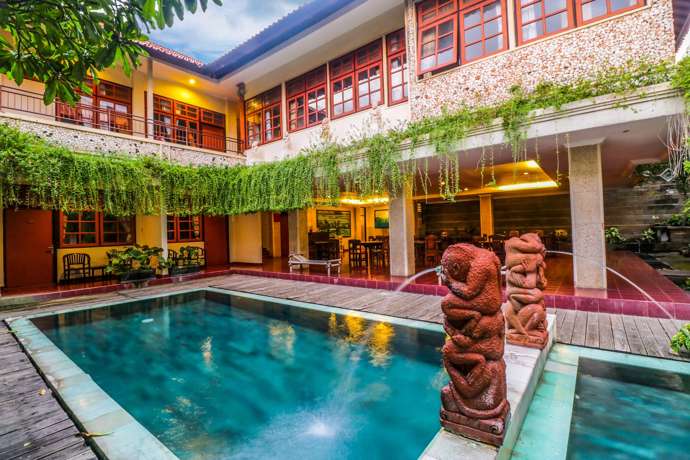 Catur Adi Putra Hotel Denpasa Buitenkant foto