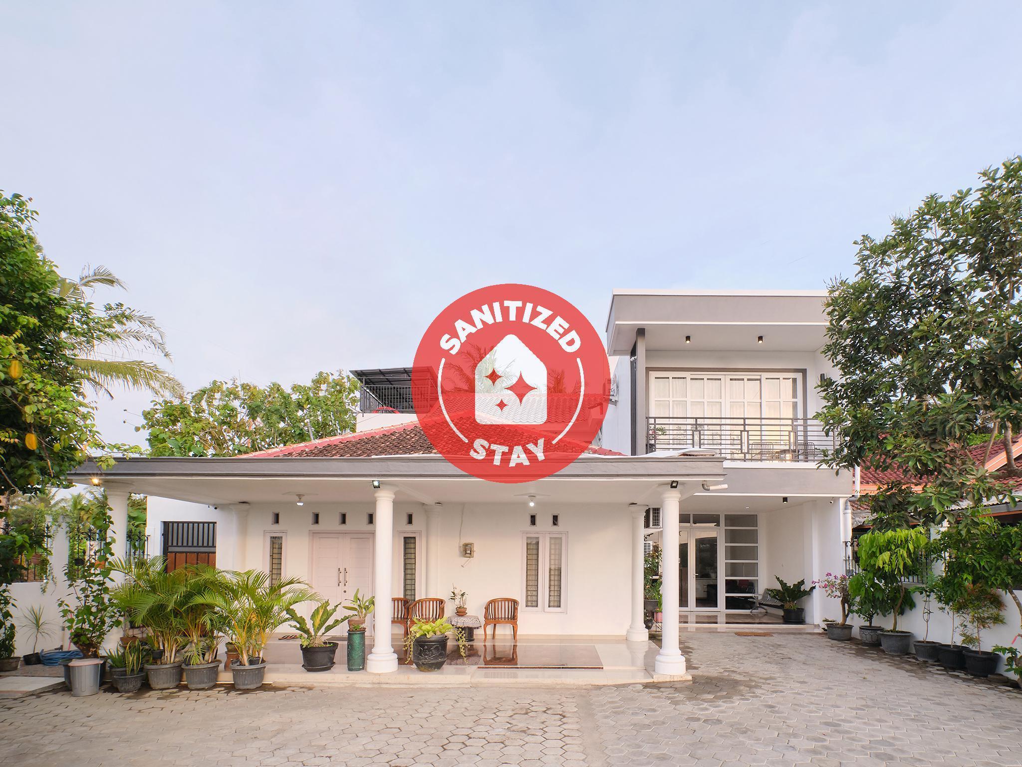 Catur Adi Putra Hotel Denpasa Buitenkant foto