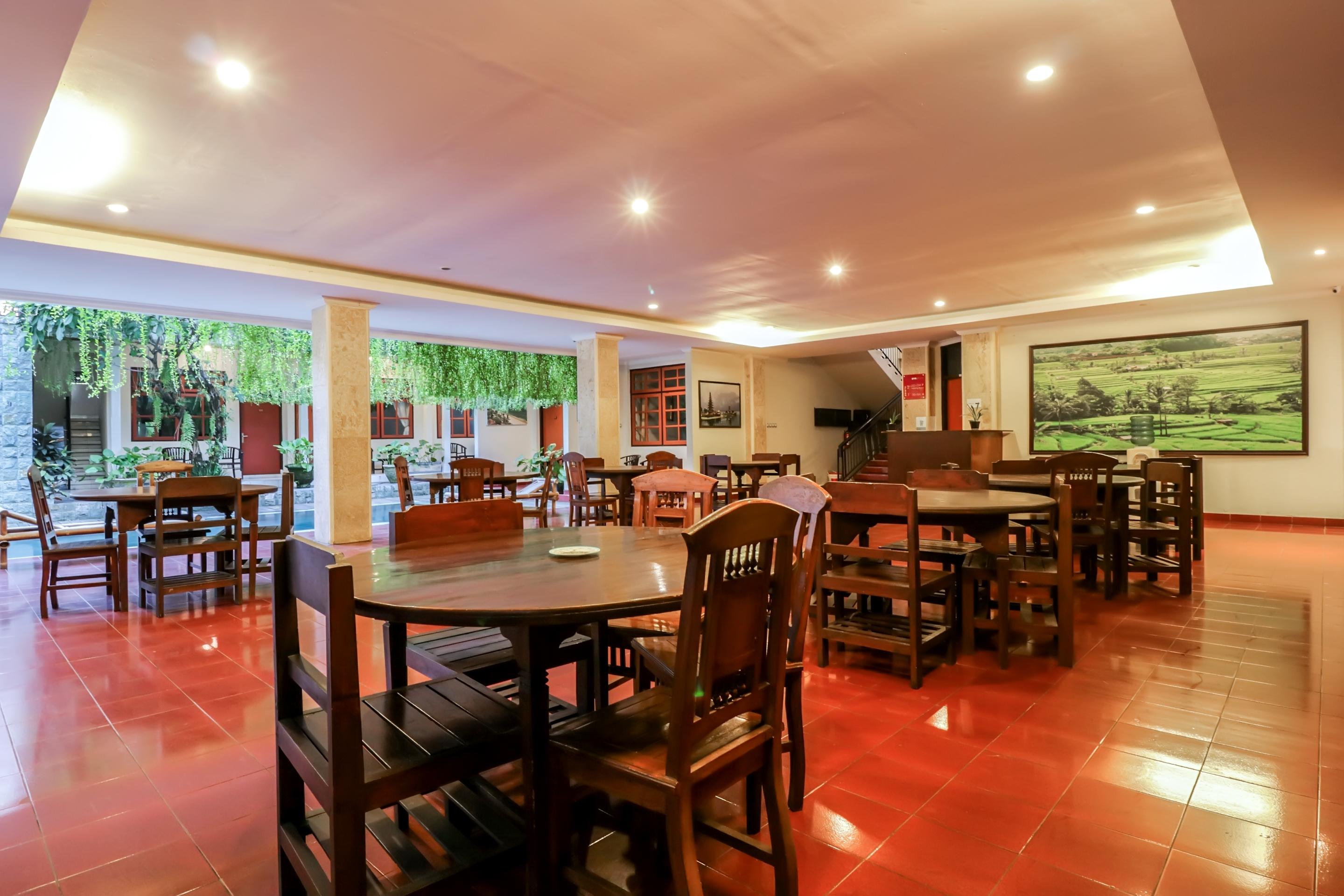Catur Adi Putra Hotel Denpasa Buitenkant foto