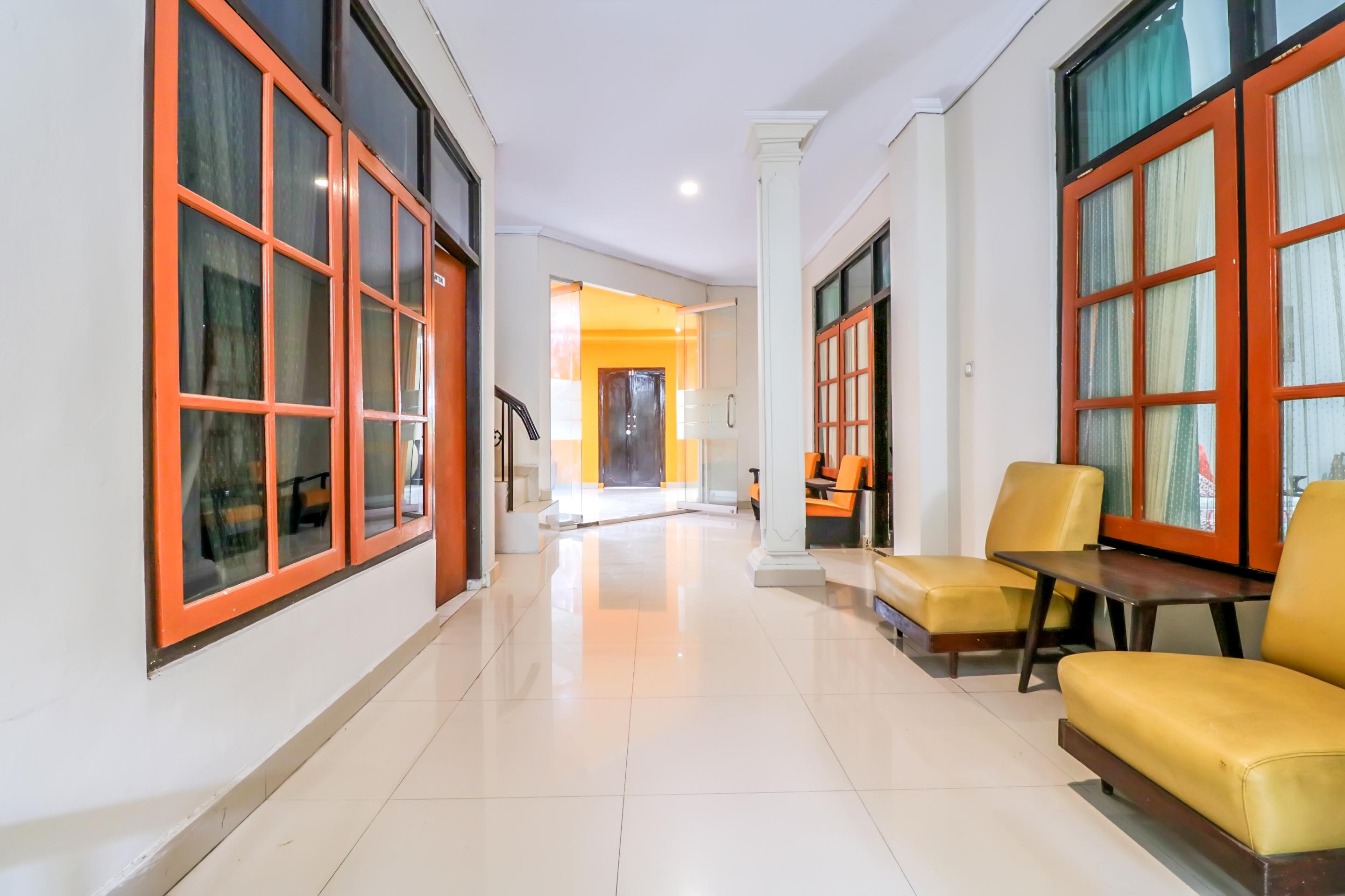 Catur Adi Putra Hotel Denpasa Buitenkant foto