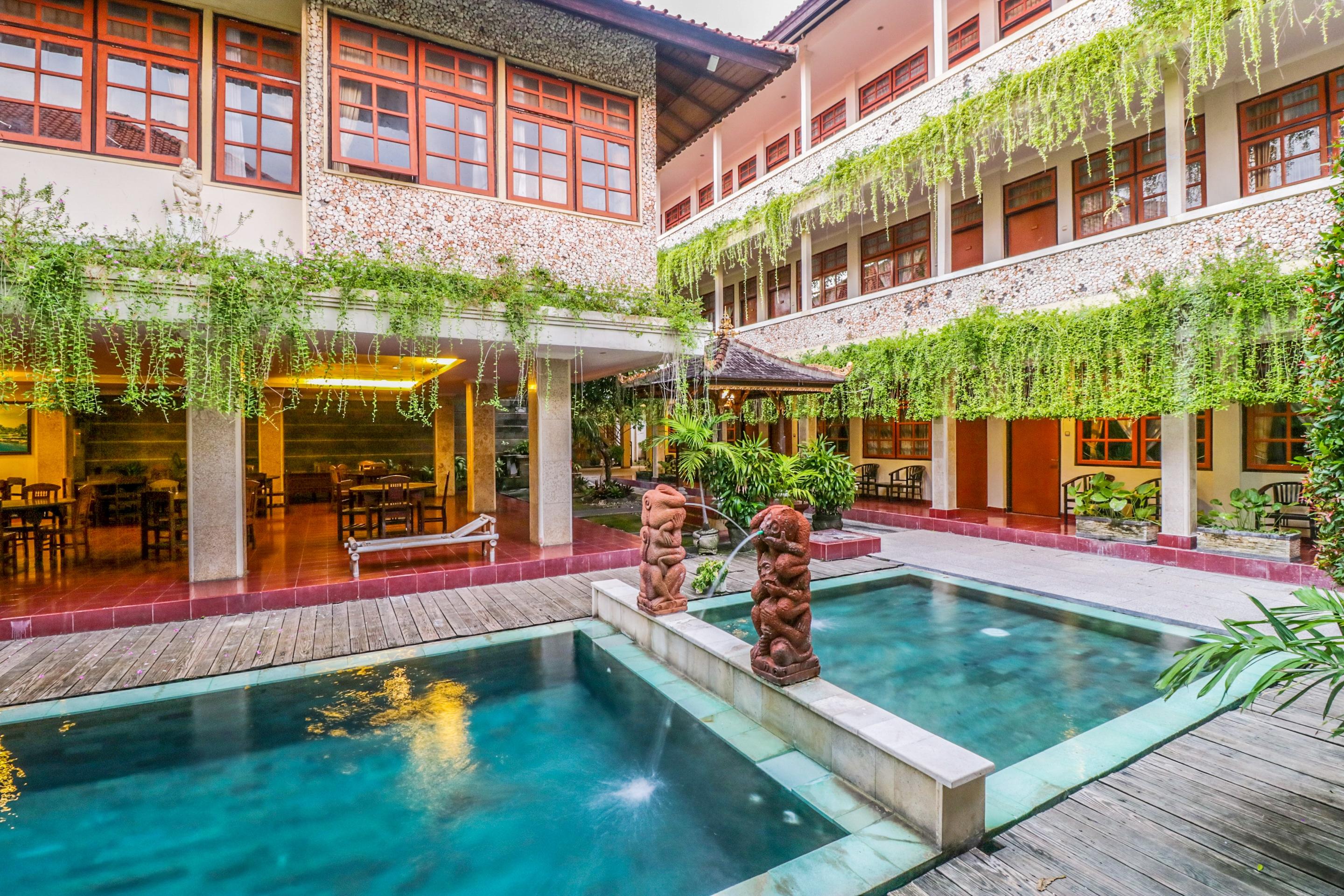 Catur Adi Putra Hotel Denpasa Buitenkant foto