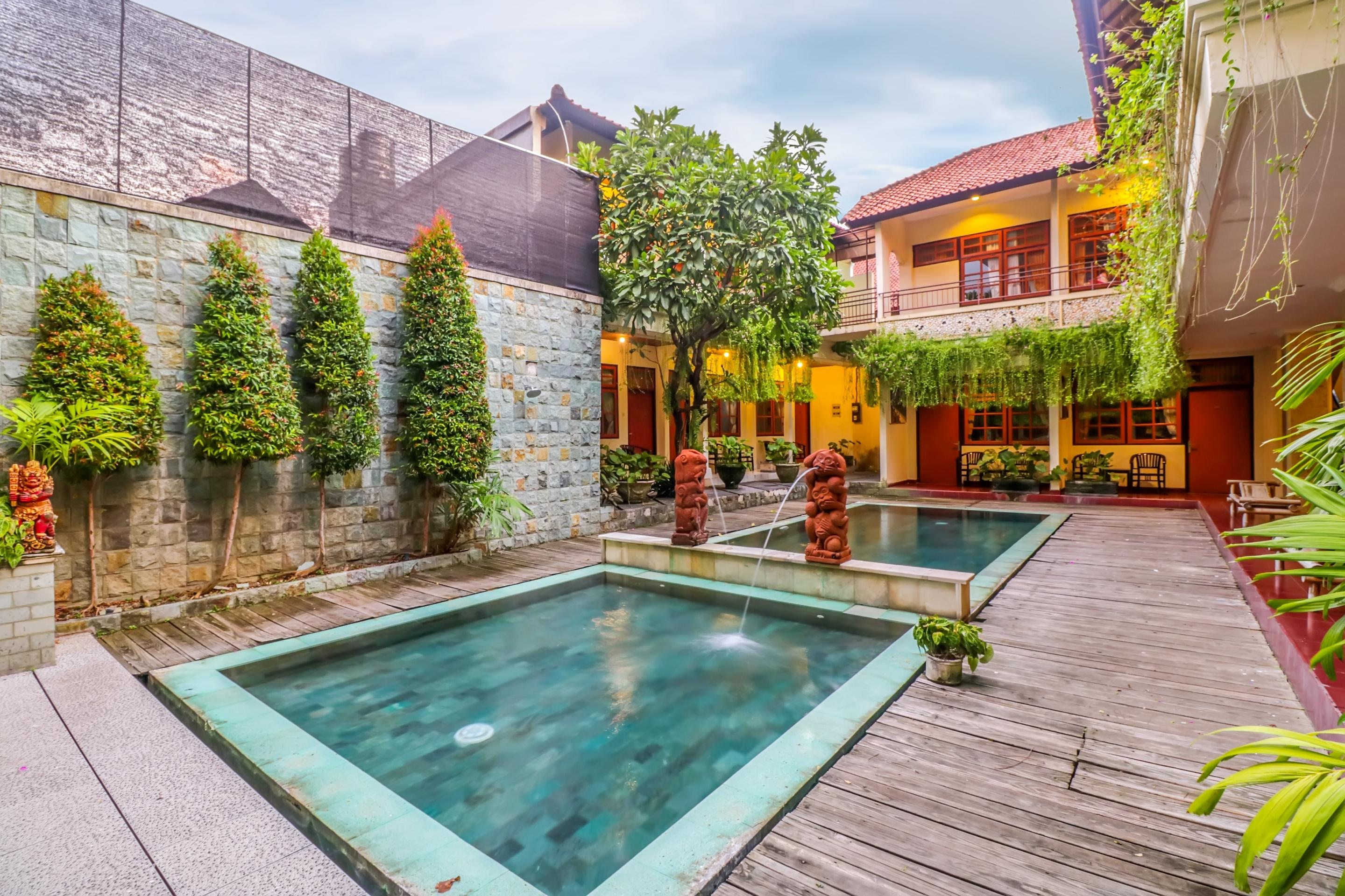 Catur Adi Putra Hotel Denpasa Buitenkant foto