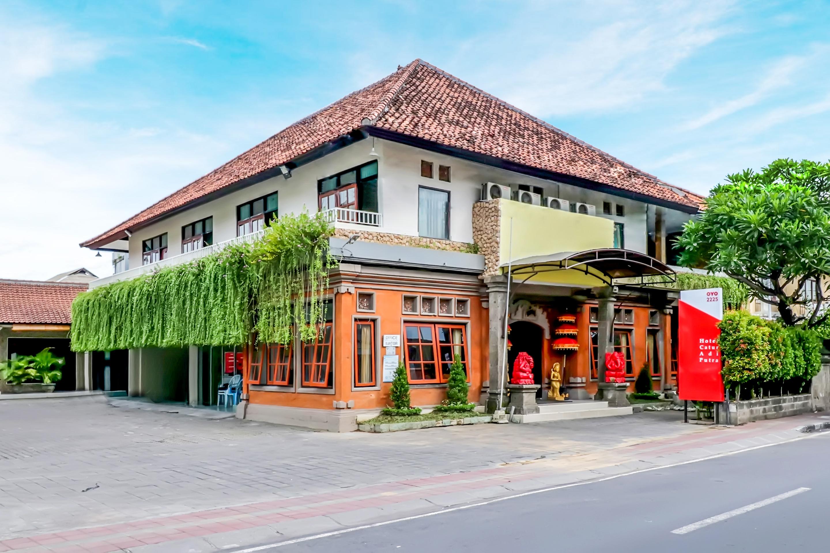 Catur Adi Putra Hotel Denpasa Buitenkant foto