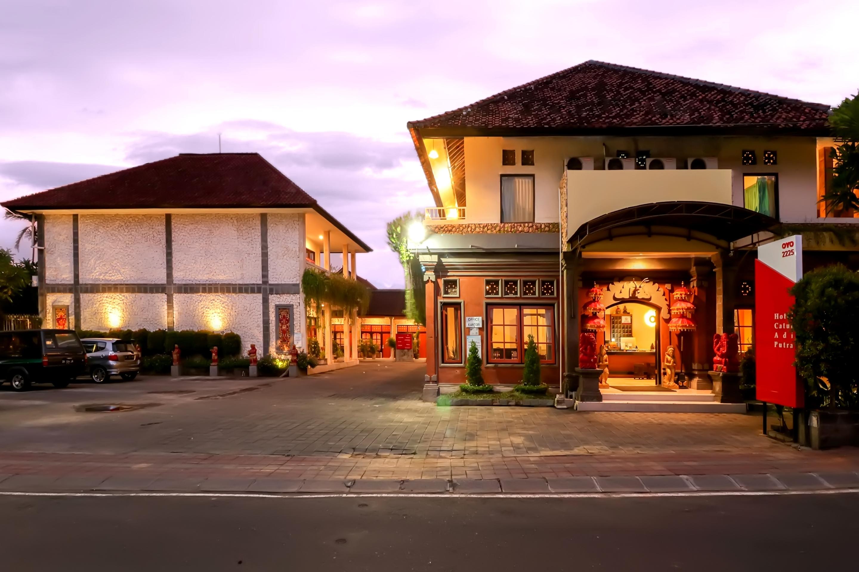 Catur Adi Putra Hotel Denpasa Buitenkant foto