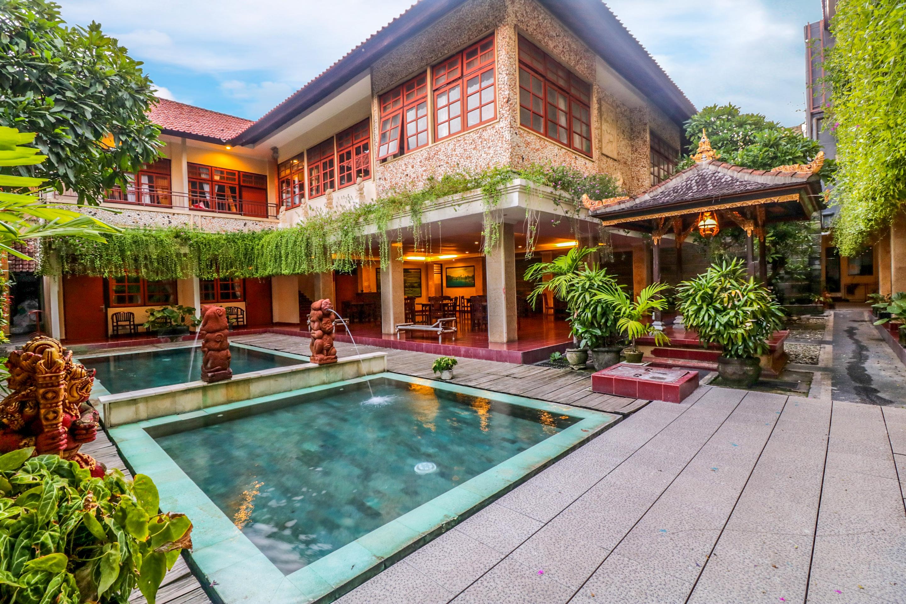 Catur Adi Putra Hotel Denpasa Buitenkant foto