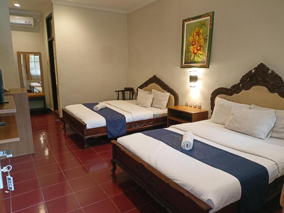 Catur Adi Putra Hotel Denpasa Buitenkant foto