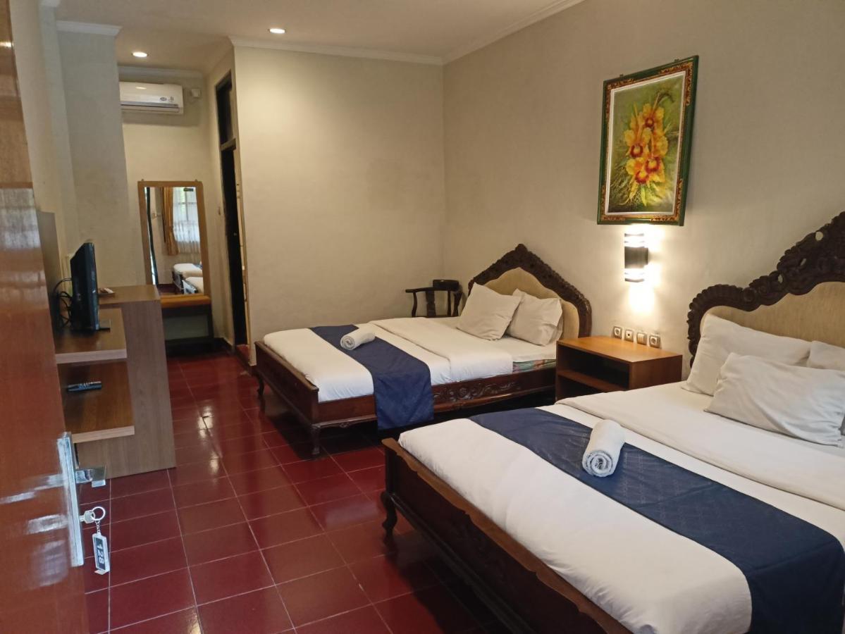 Catur Adi Putra Hotel Denpasa Buitenkant foto