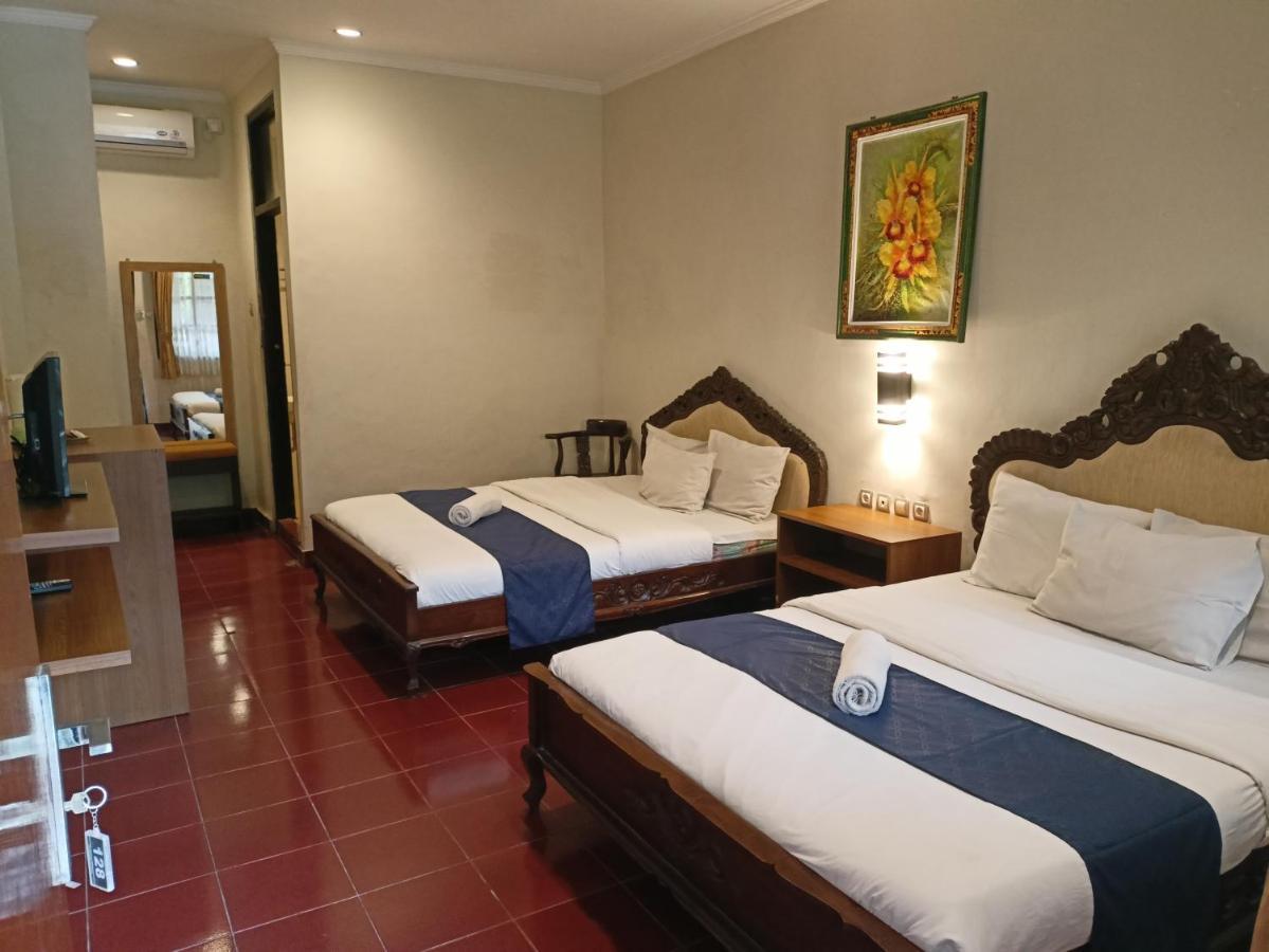 Catur Adi Putra Hotel Denpasa Buitenkant foto