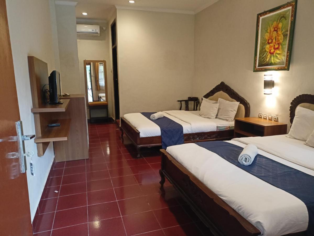 Catur Adi Putra Hotel Denpasa Buitenkant foto