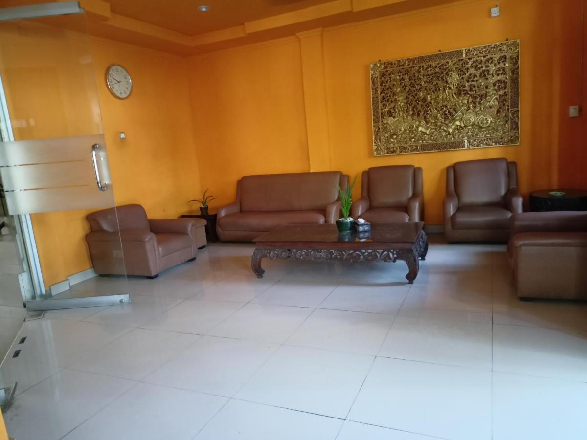 Catur Adi Putra Hotel Denpasa Buitenkant foto