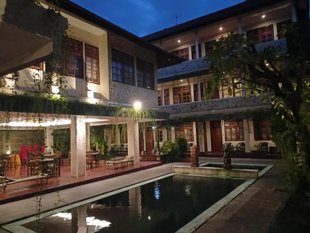 Catur Adi Putra Hotel Denpasa Buitenkant foto