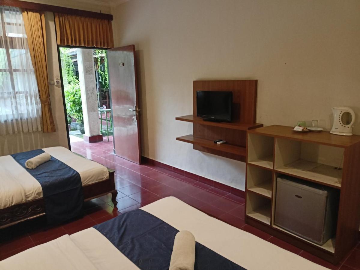 Catur Adi Putra Hotel Denpasa Buitenkant foto