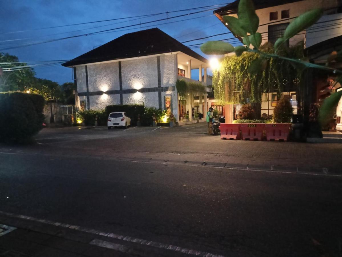 Catur Adi Putra Hotel Denpasa Buitenkant foto