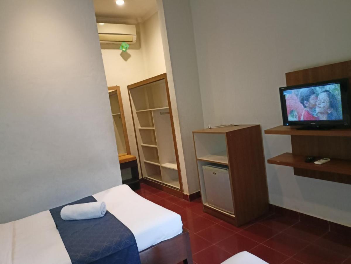 Catur Adi Putra Hotel Denpasa Buitenkant foto
