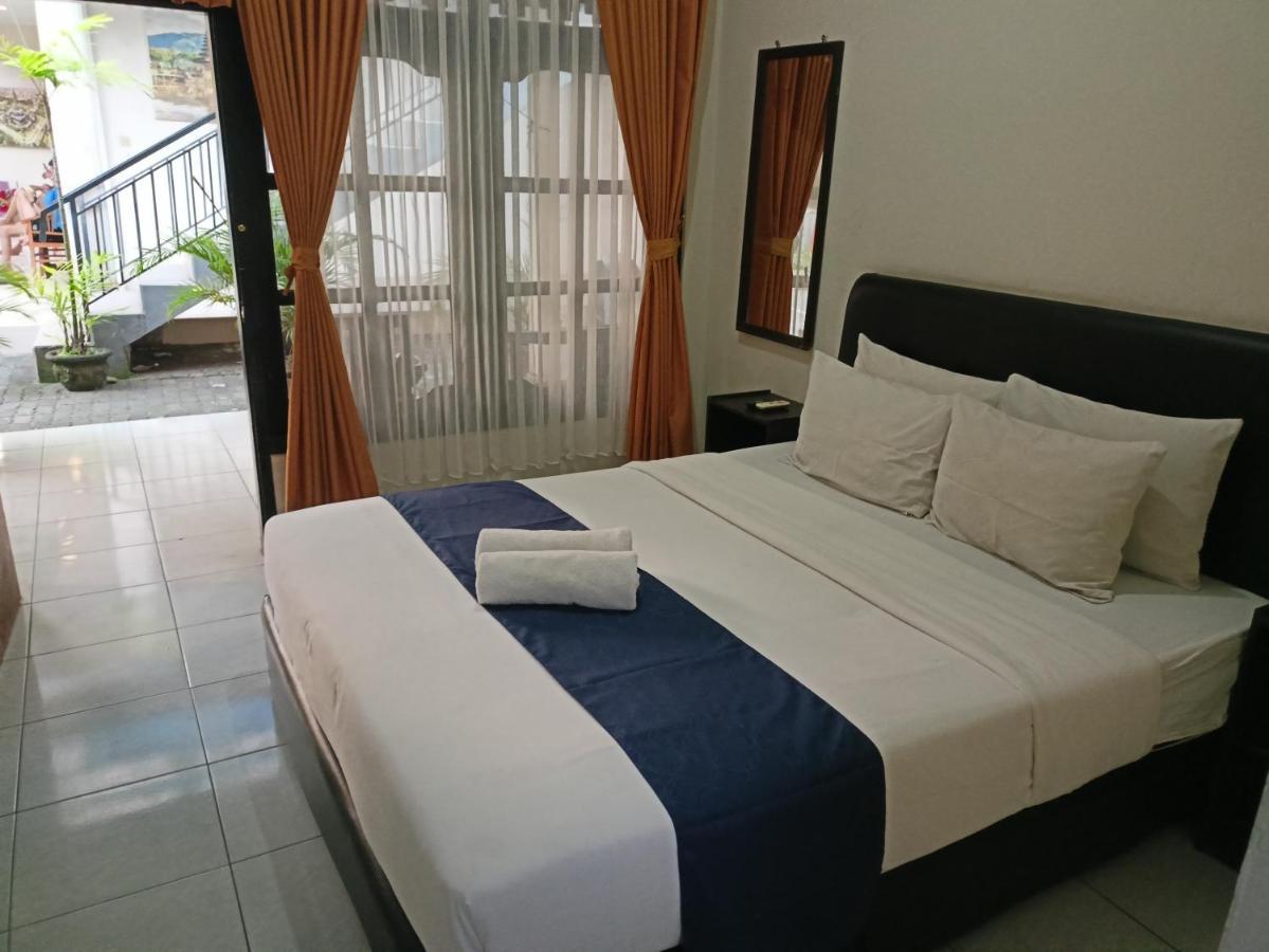 Catur Adi Putra Hotel Denpasa Buitenkant foto