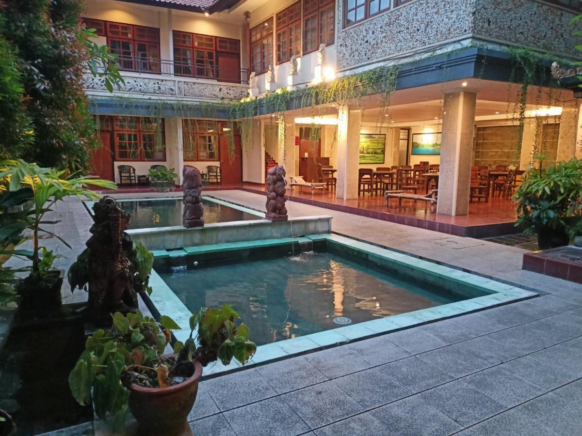 Catur Adi Putra Hotel Denpasa Buitenkant foto