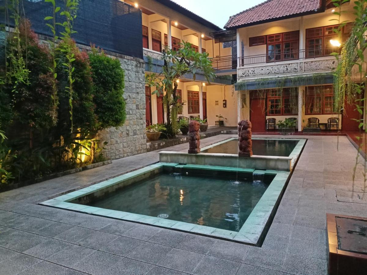 Catur Adi Putra Hotel Denpasa Buitenkant foto