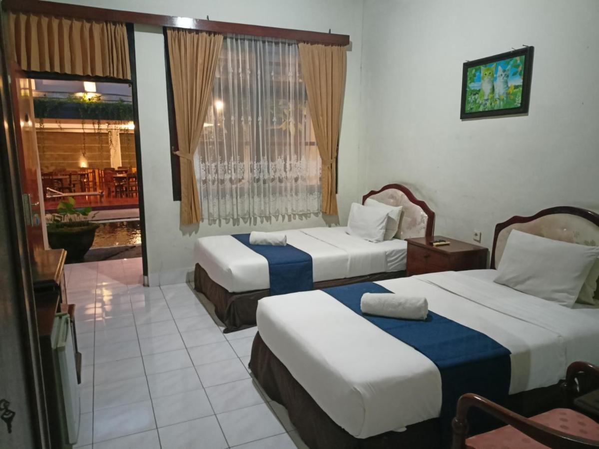 Catur Adi Putra Hotel Denpasa Buitenkant foto