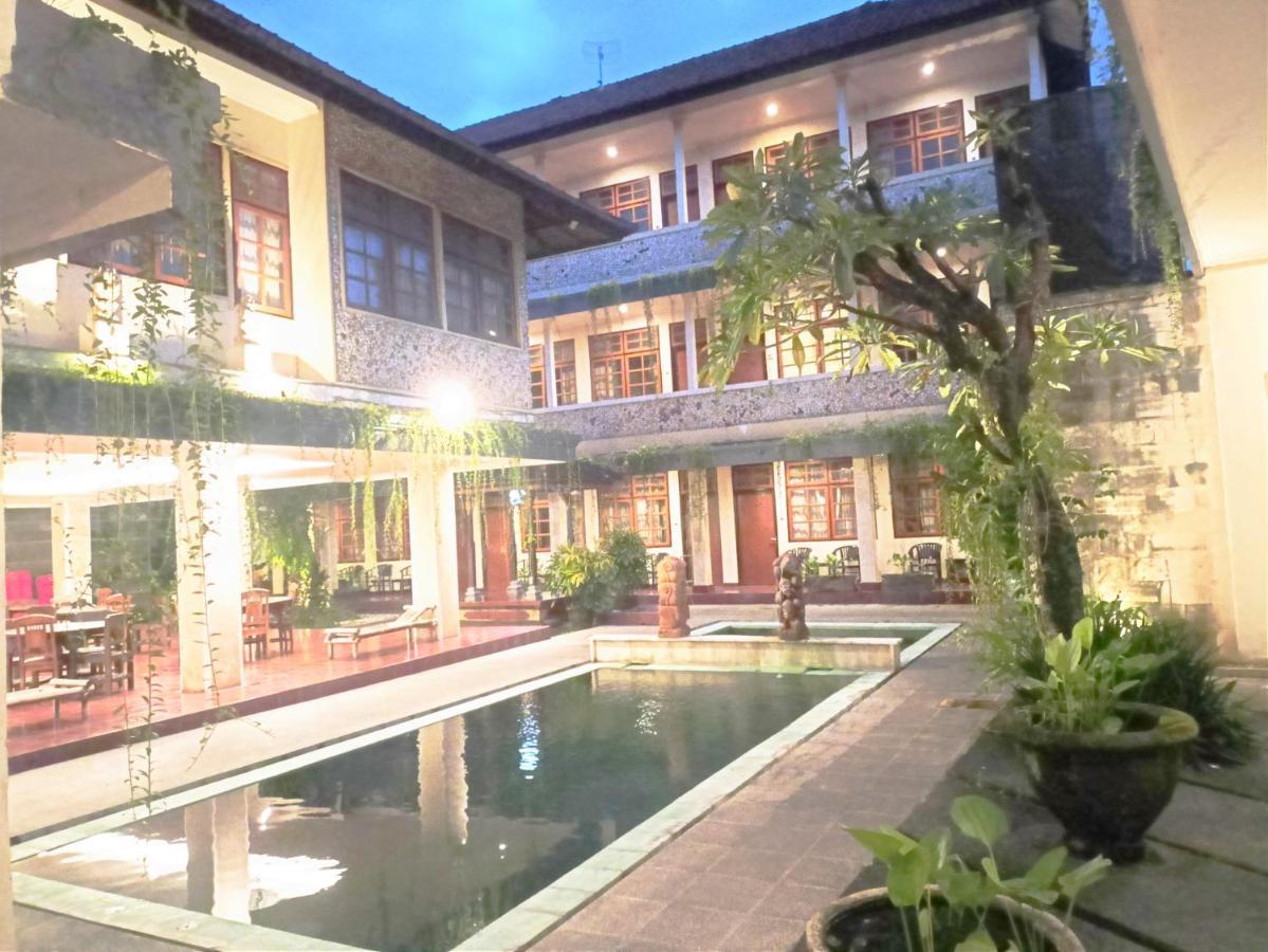 Catur Adi Putra Hotel Denpasa Buitenkant foto