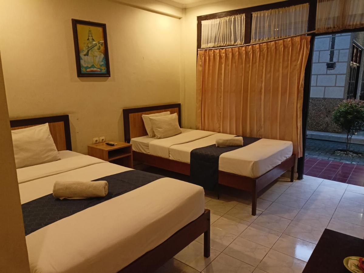Catur Adi Putra Hotel Denpasa Buitenkant foto