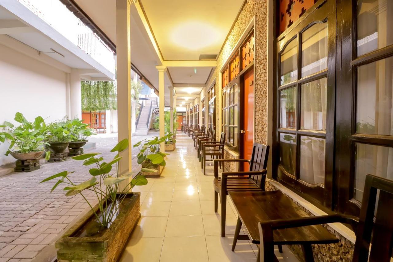 Catur Adi Putra Hotel Denpasa Buitenkant foto